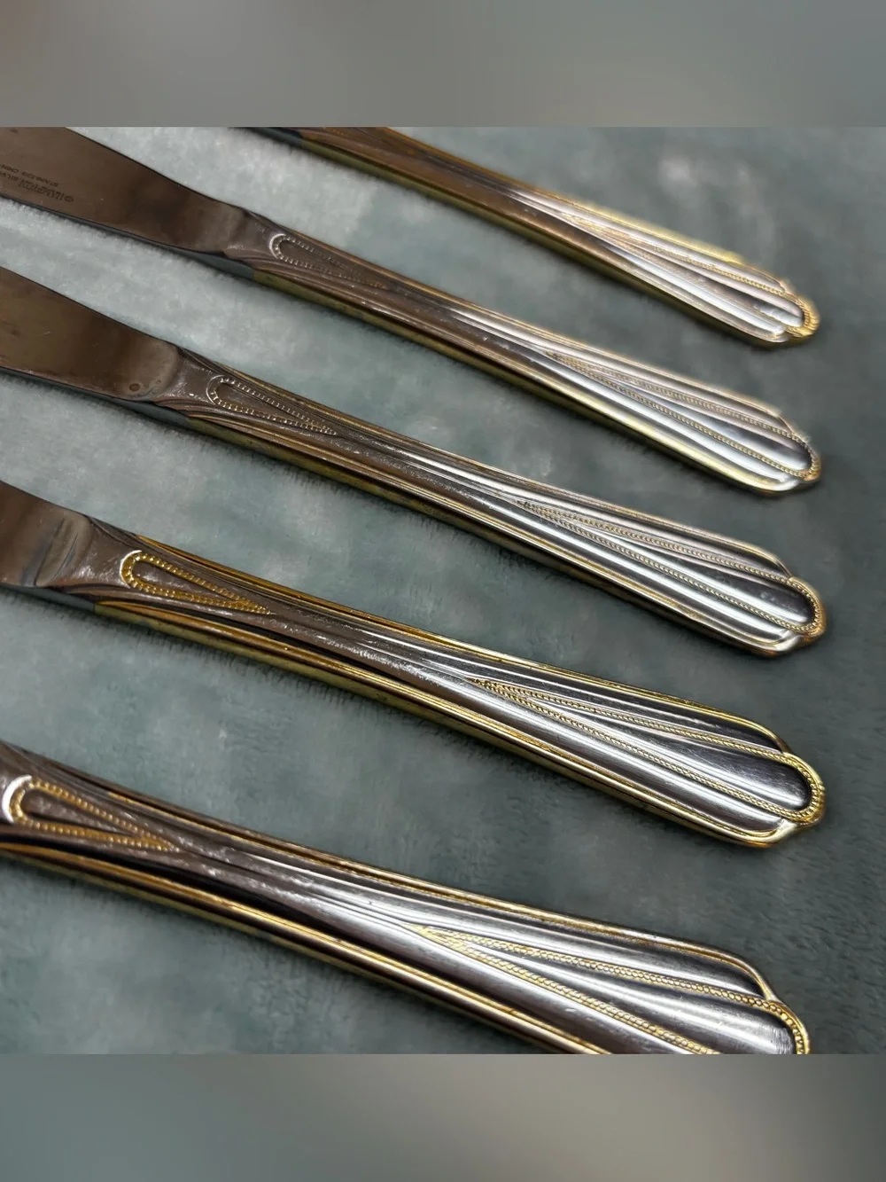 Hampton Silversmiths HSV209 Gold Accent Two Tone Stainless Knives Set of 7